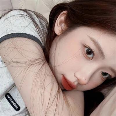 当红小花深夜出入高档会所，粉丝集体脱粉，一个月持续发酵